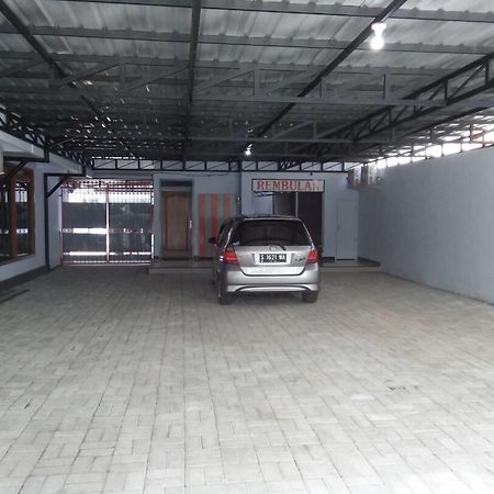 Rembulan Guest House Jombang Esterno foto