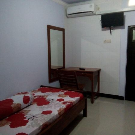 Rembulan Guest House Jombang Esterno foto