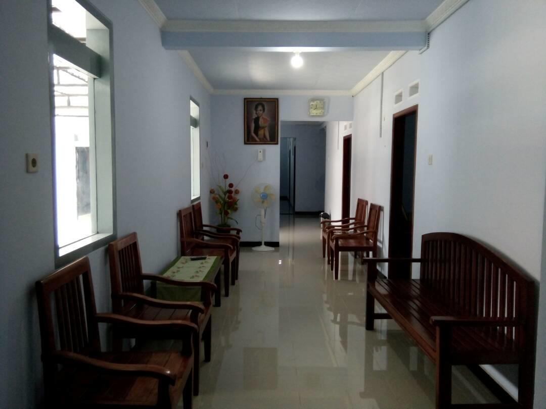 Rembulan Guest House Jombang Esterno foto